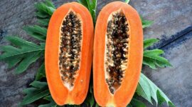 Pepaya mengandung nutrisi penting seperti vitamin A, lutein, dan zeaxanthin yang baik untuk kesehatan mata. (Pixabay.com/WonderfulBali)
