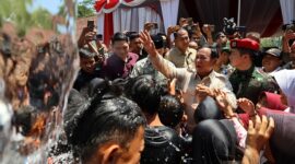 Menteri Pertahanan Prabowo Subianto saat meresmikan lima titik bantuan sumber air bersih yang berpusat di Desa Pamupukan, Kabupaten Kuningan, Jawa Barat. (Dok. TIm Media Prabowo Subianto)


