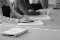 Jurnalis ekonomi menyiapkan liputan acara perusahaan dengan fokus pada data konkret. (Pixabay.com/damianlopjus)

