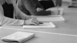 Jurnalis ekonomi menyiapkan liputan acara perusahaan dengan fokus pada data konkret. (Pixabay.com/damianlopjus)

