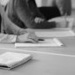 Jurnalis ekonomi menyiapkan liputan acara perusahaan dengan fokus pada data konkret. (Pixabay.com/damianlopjus)

